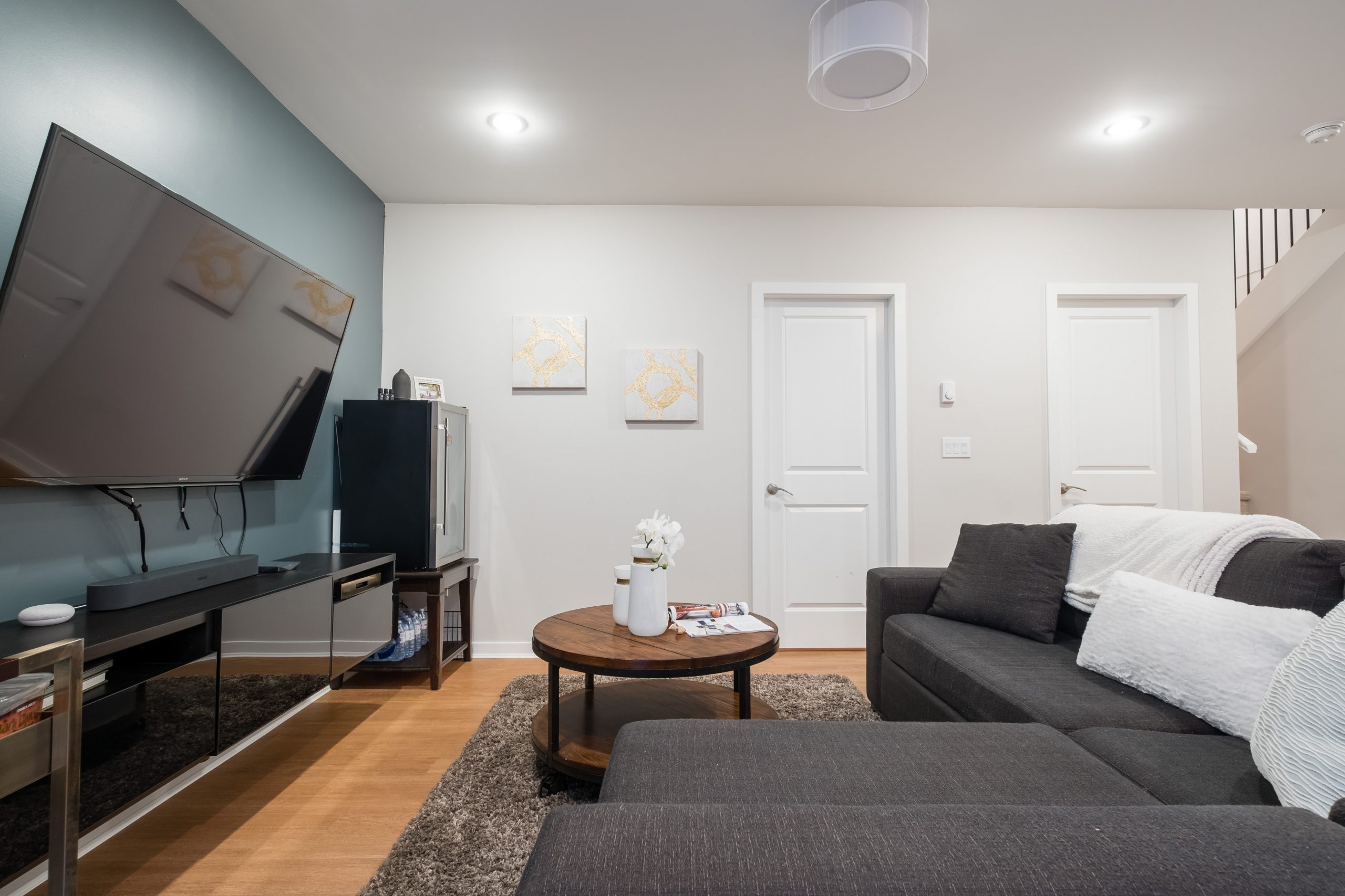248 E 6th Street, North Vancouver 45