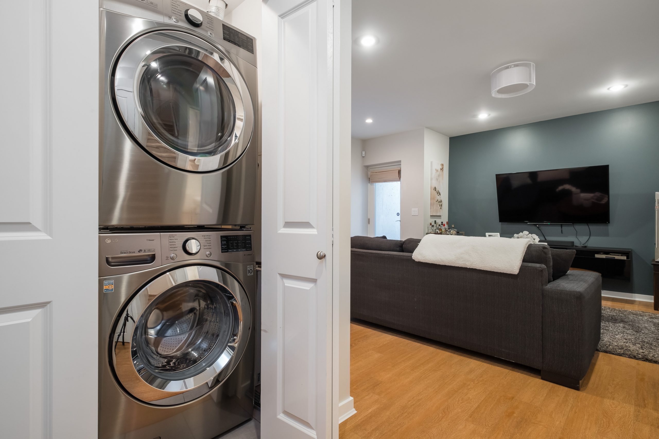 248 E 6th Street, North Vancouver 46