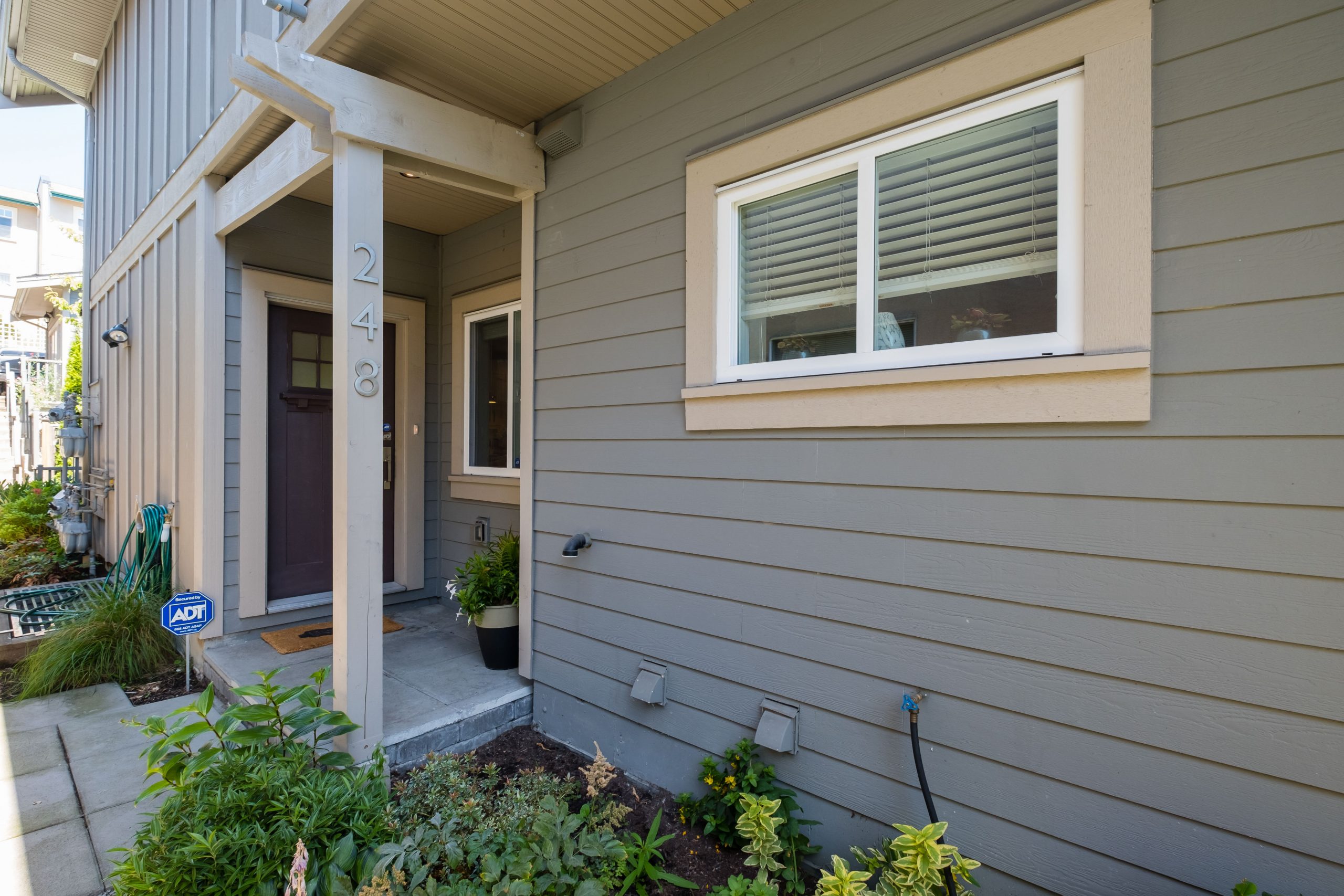 248 E 6th Street, North Vancouver 48