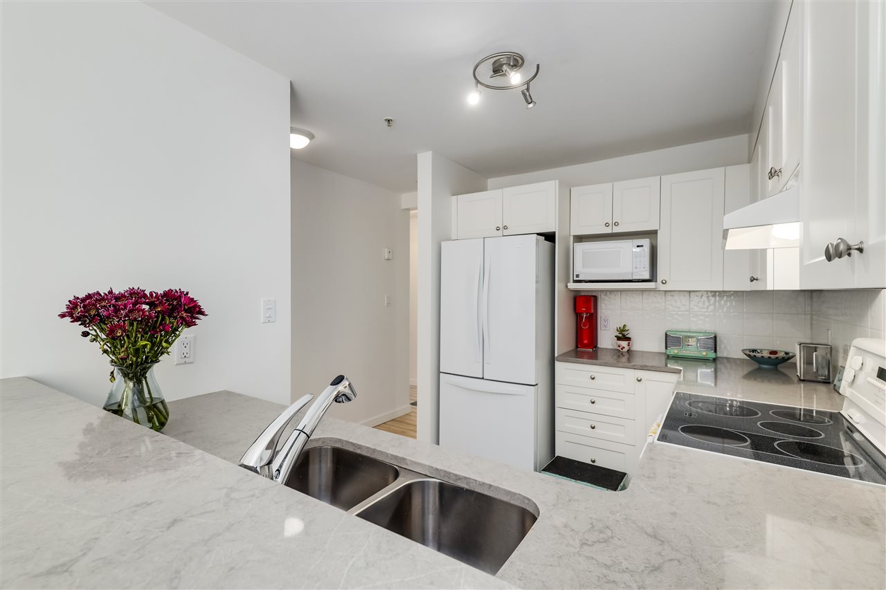 #201 - 137 W 17th St, North Vancouver 3