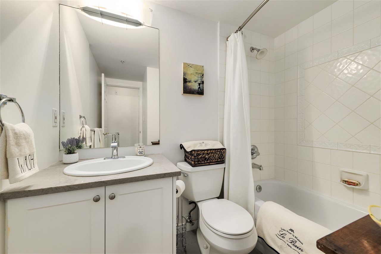 #201 - 137 W 17th St, North Vancouver 16