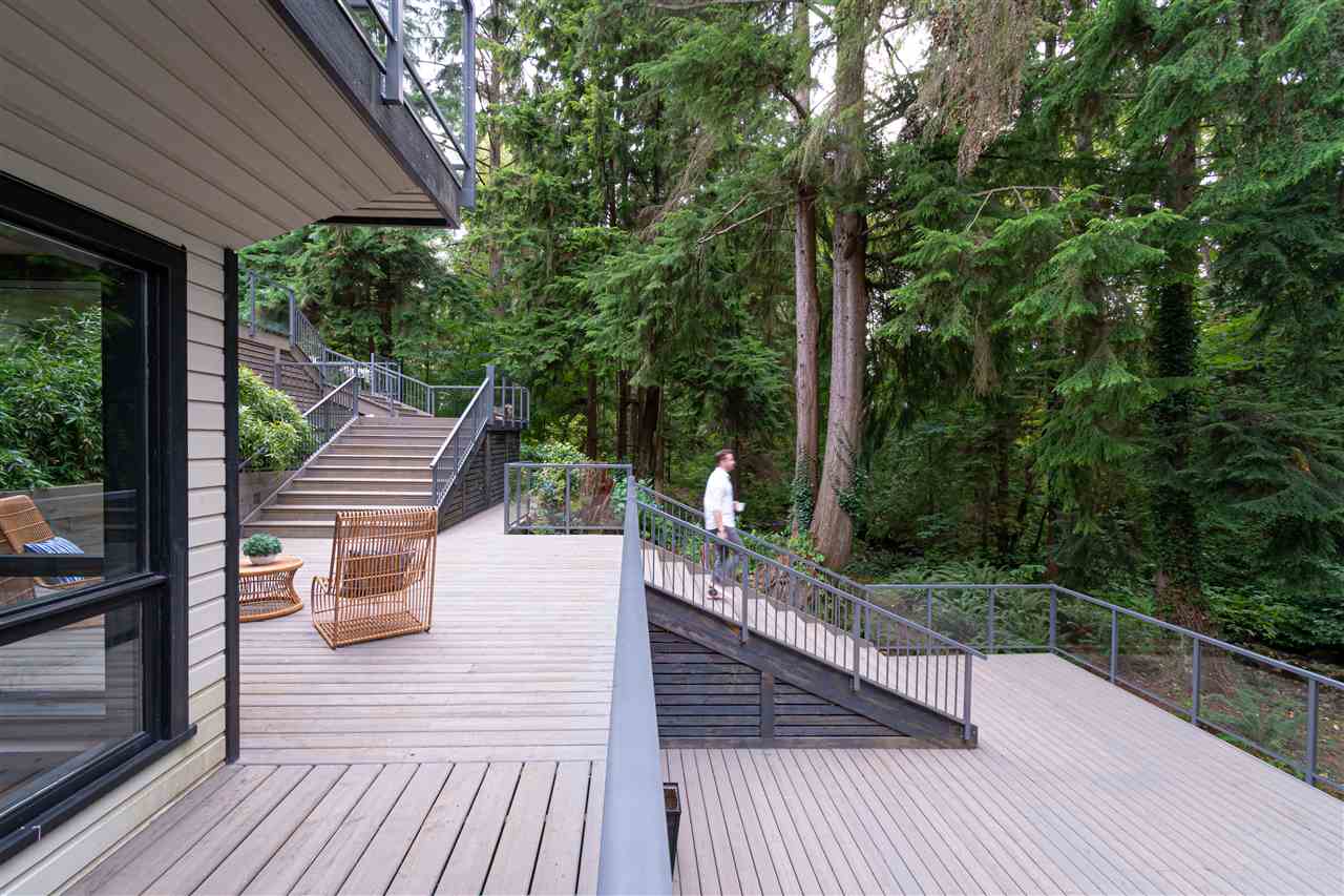 2889 Allan Road, North Vancouver 12