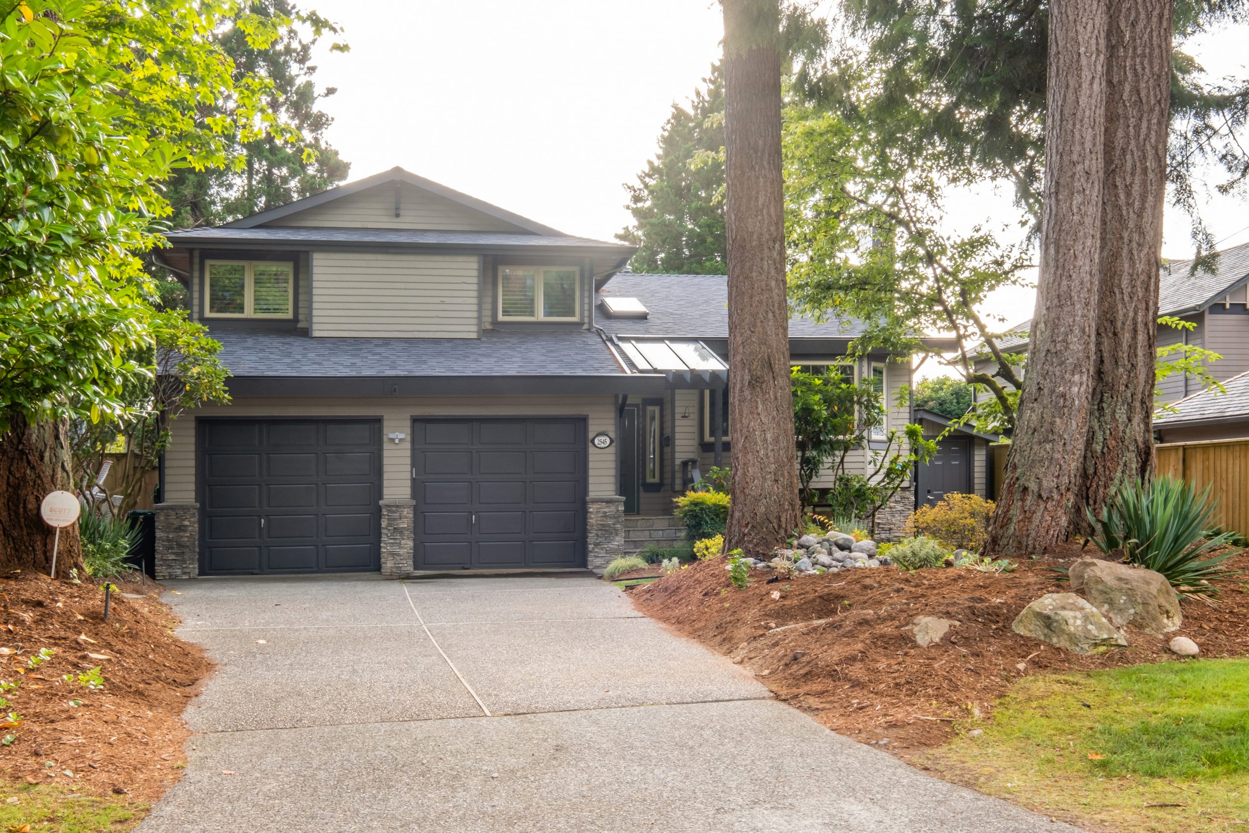 2545 Edgemont Blvd, North Vancouver 4