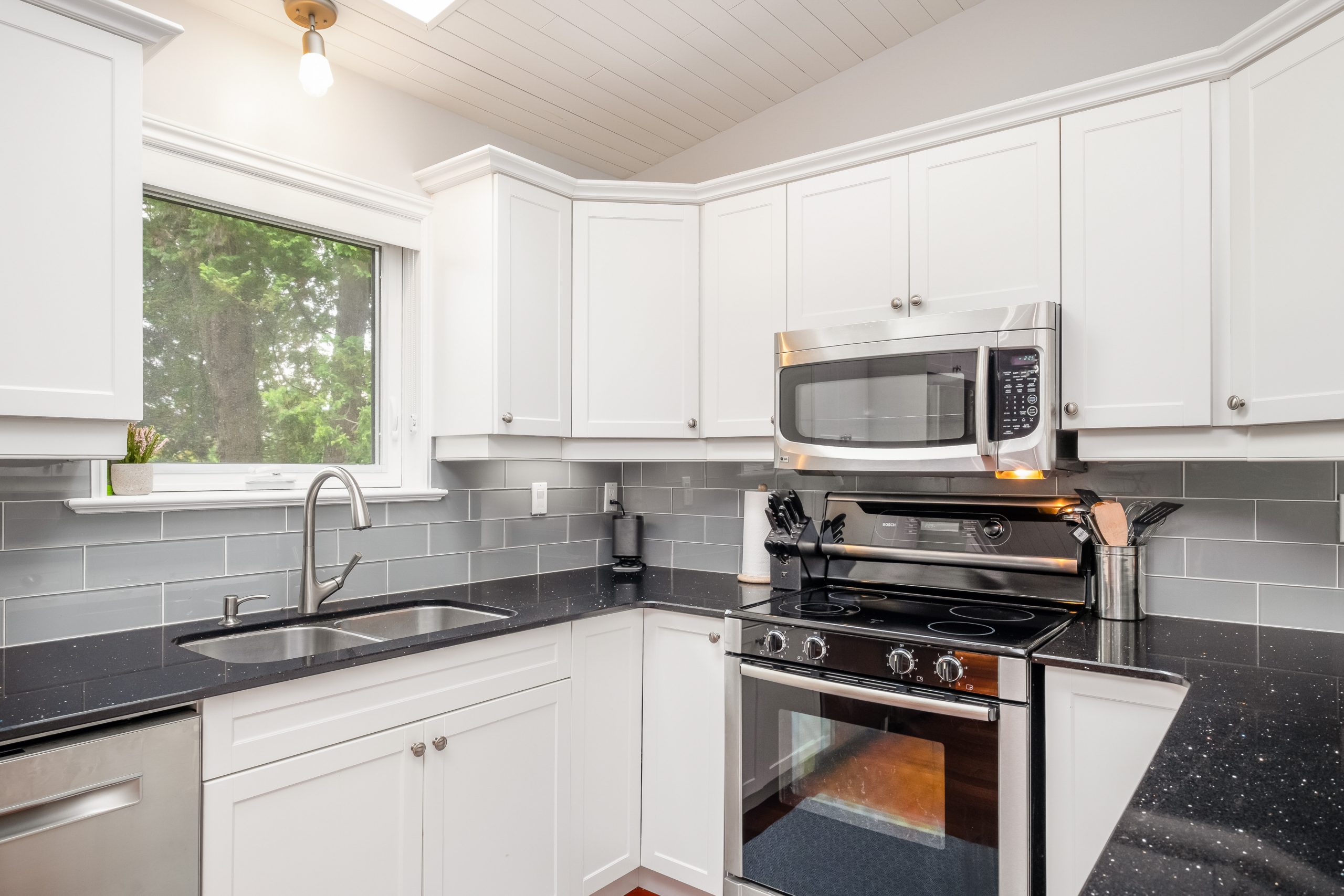 2545 Edgemont Blvd, North Vancouver 21