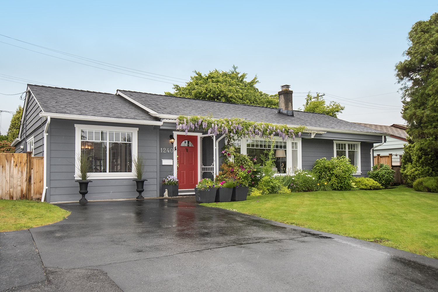 1240 Pinewood Crescent, North Vancouver 3