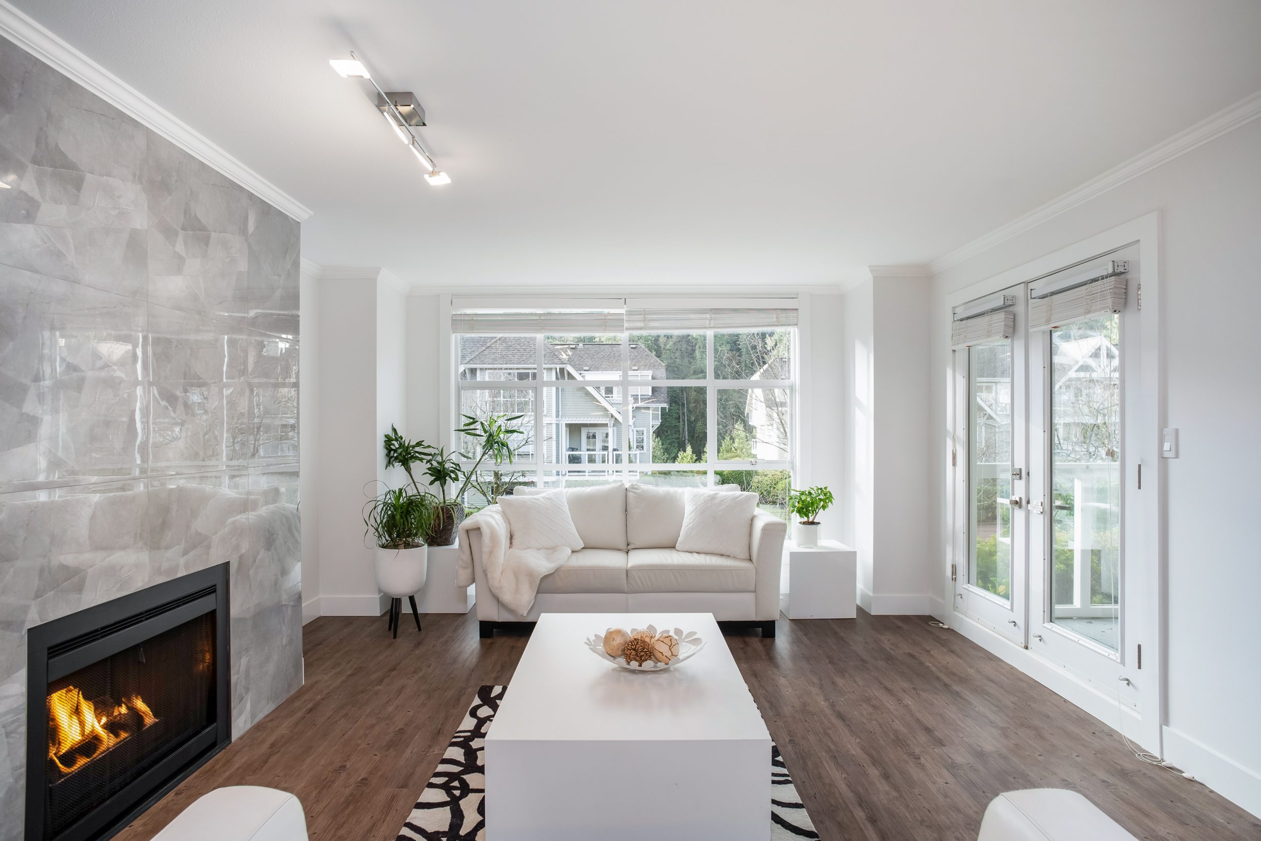 #201 - 3383 Capilano Crescent, North Vancouver 2