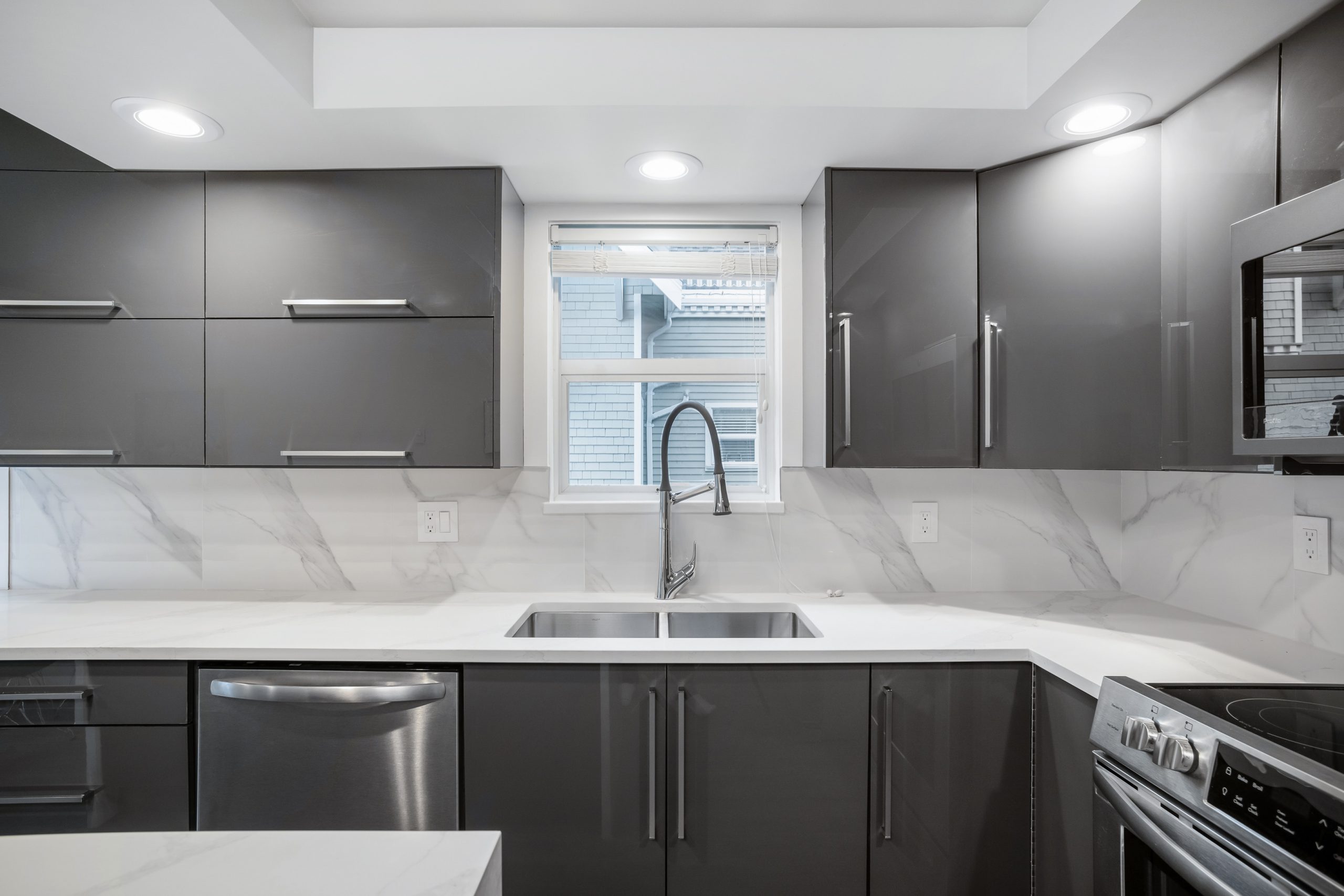 #201 - 3383 Capilano Crescent, North Vancouver 25