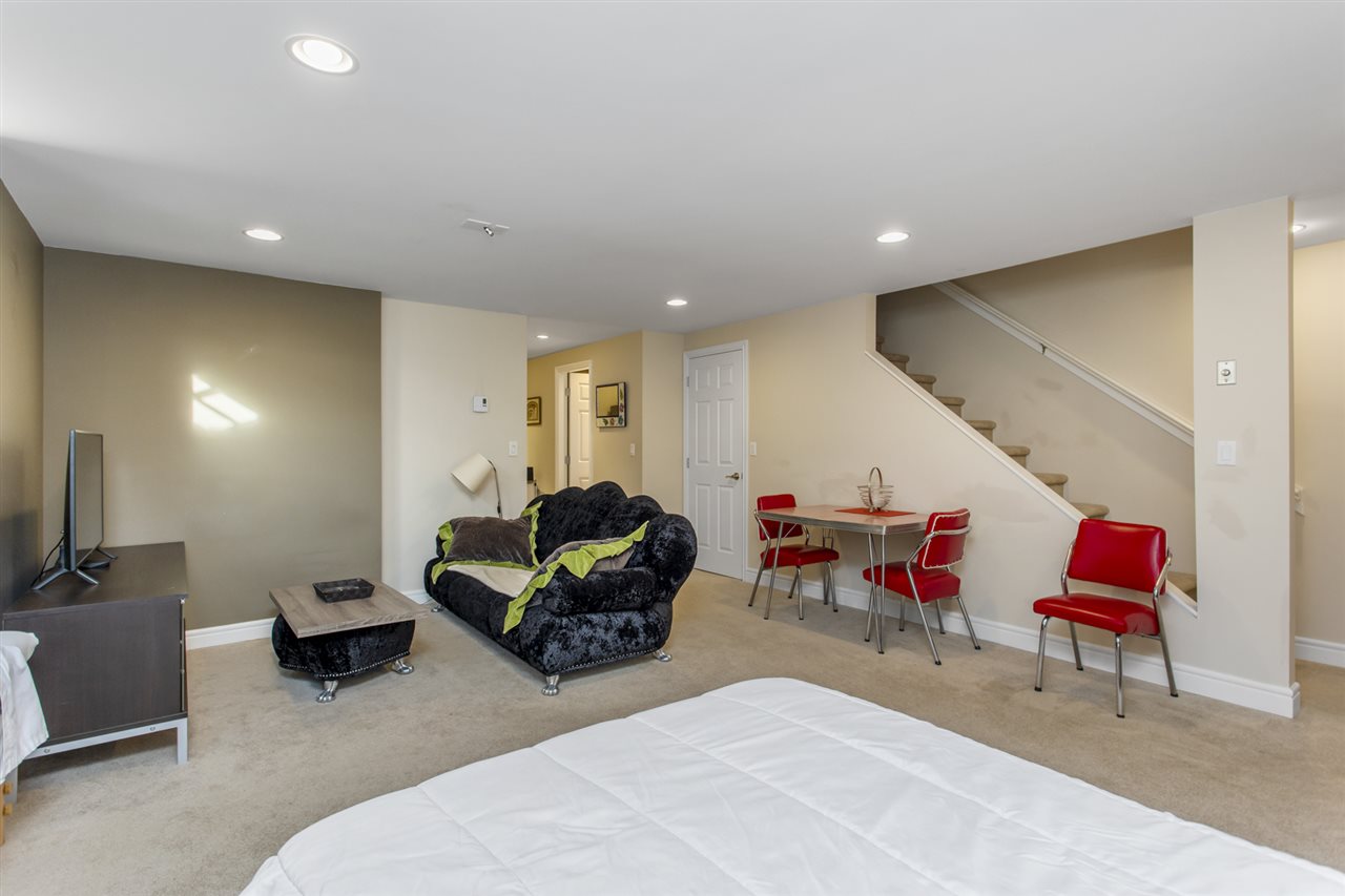 #1 - 226 E 10th St, North Vancouver 25