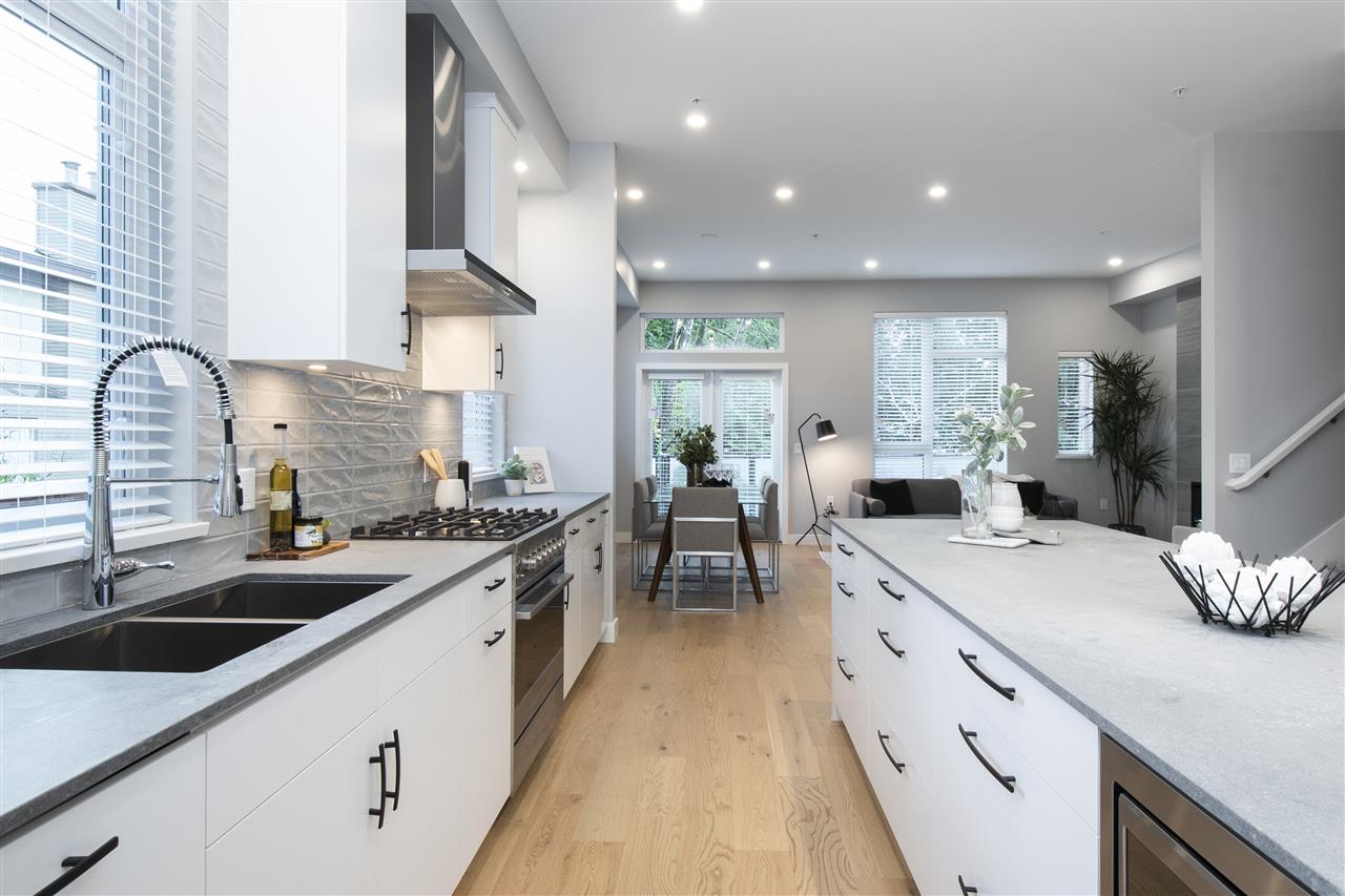 4676 Capilano Road, North Vancouver 2