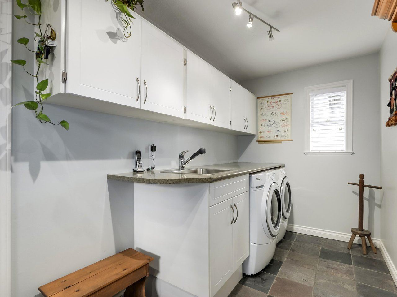 167 W St James Rd, North Vancouver 18
