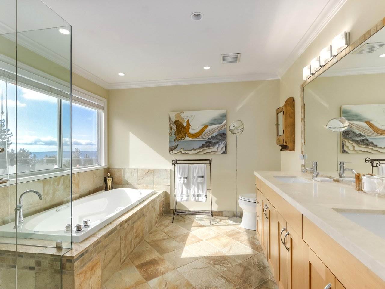 167 W St James Rd, North Vancouver 24