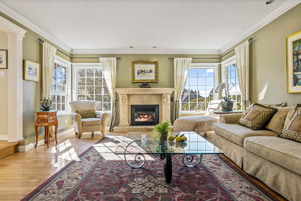 5533 Cliffridge Place, North Vancouver 2