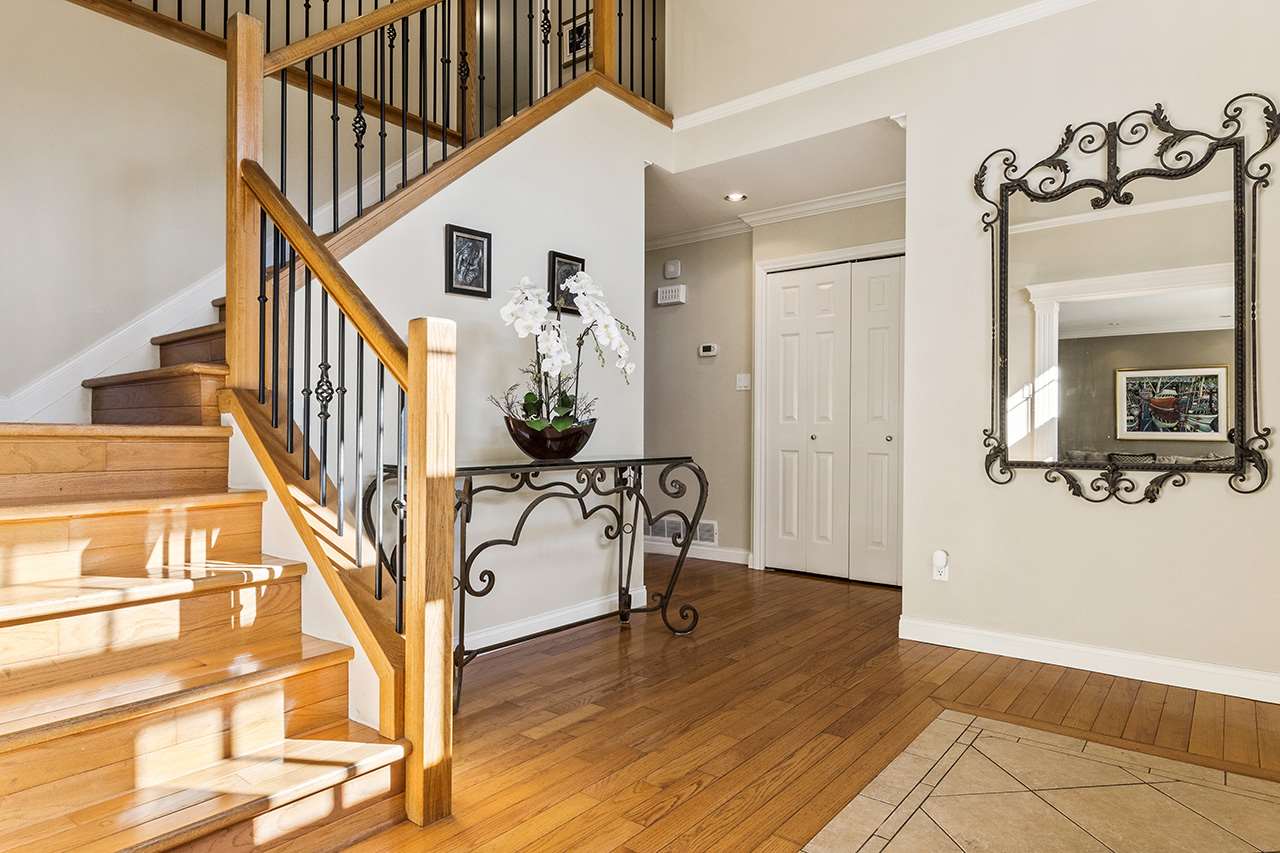 5533 Cliffridge Place, North Vancouver 11