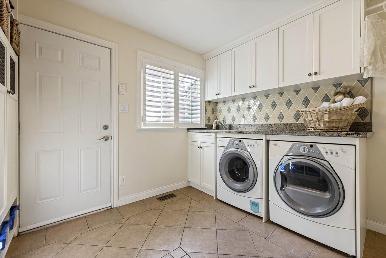 5533 Cliffridge Place, North Vancouver 13