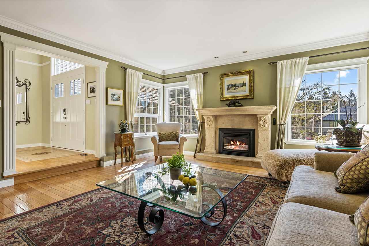 5533 Cliffridge Place, North Vancouver 3