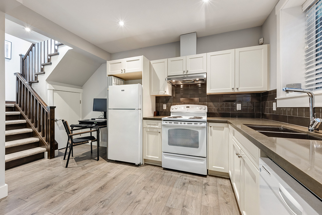 617 Mahon Ave, North Vancouver 39