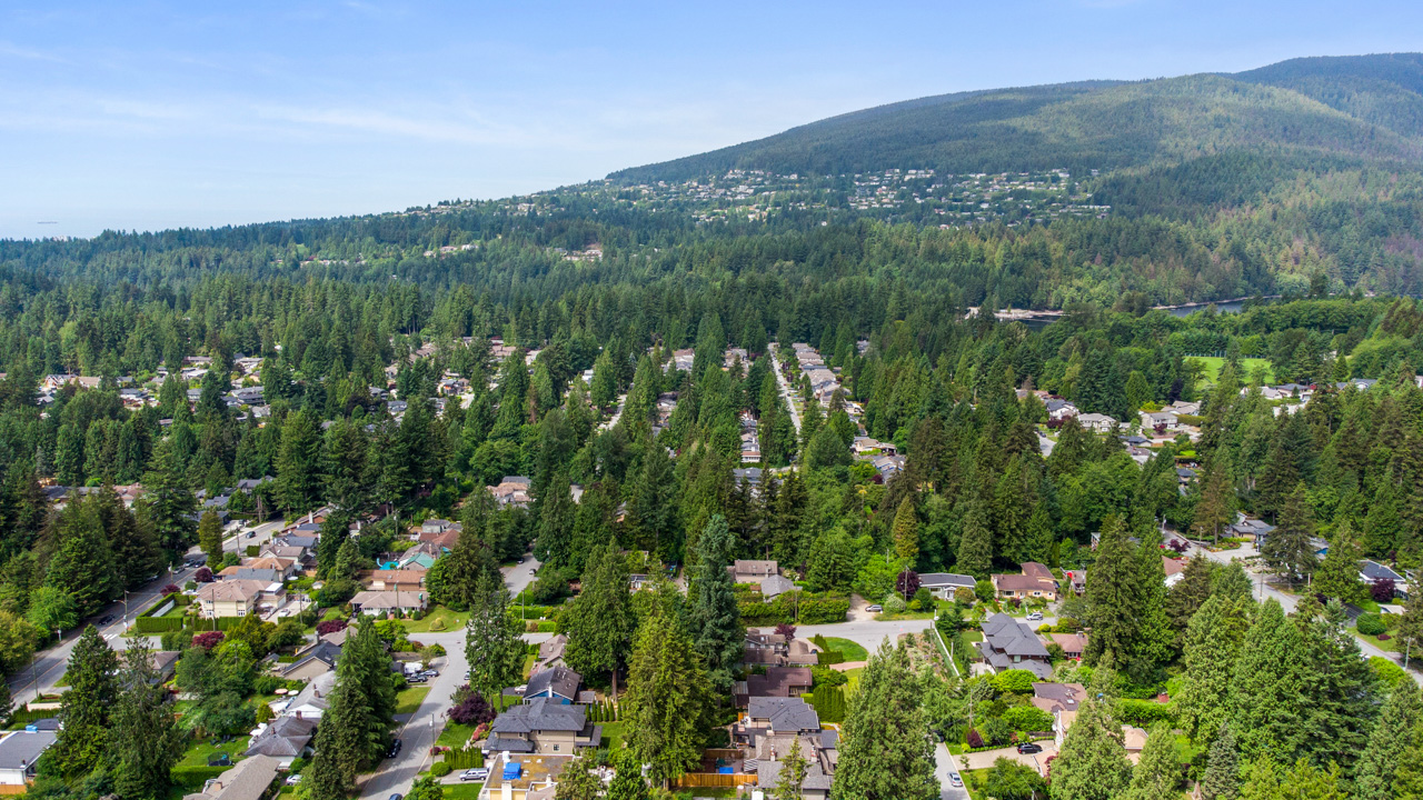 939 Clements Ave, North Vancouver 94