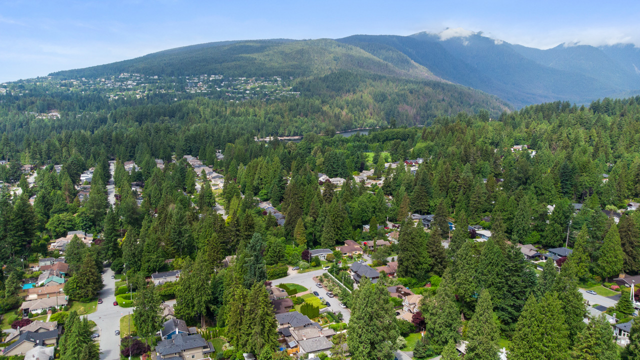 939 Clements Ave, North Vancouver 95