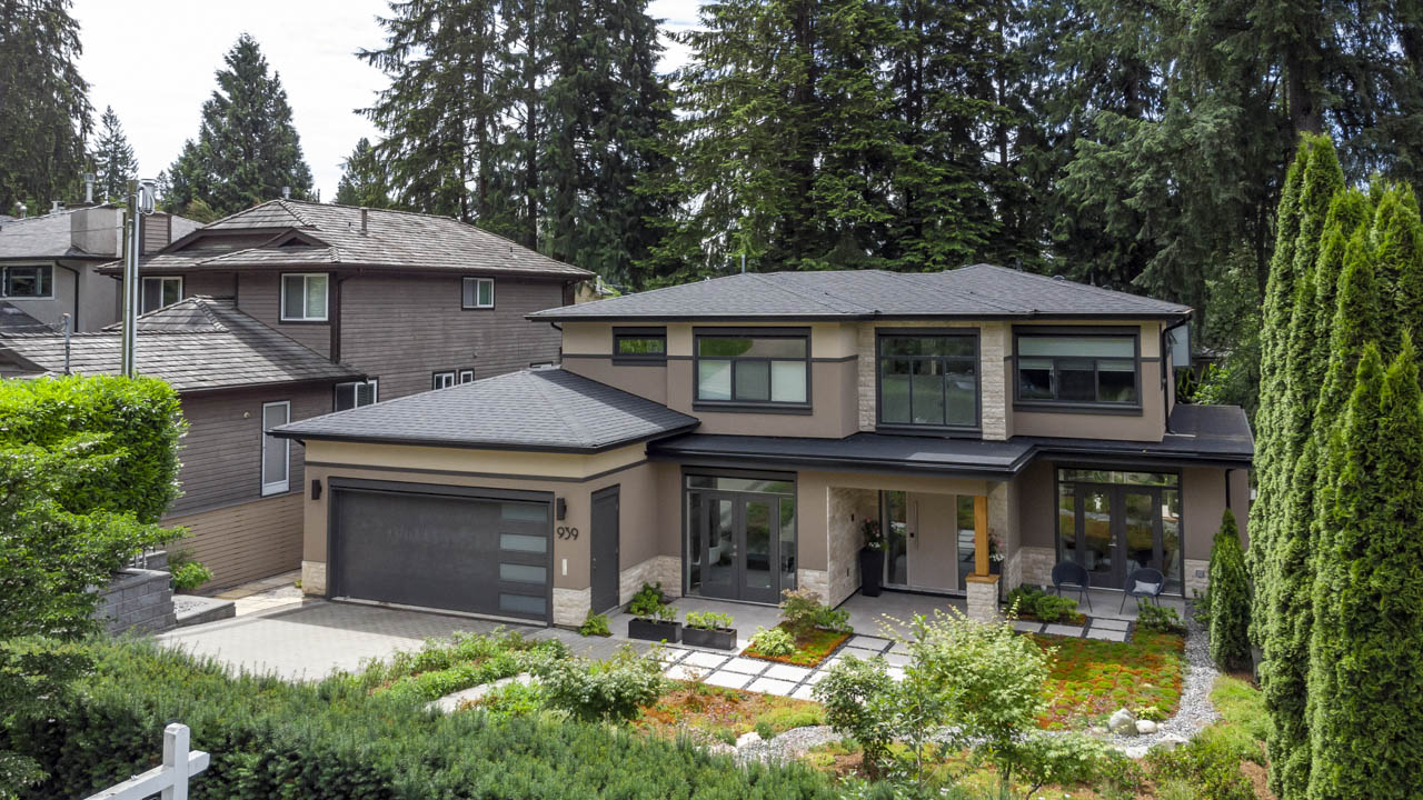 939 Clements Ave, North Vancouver 2
