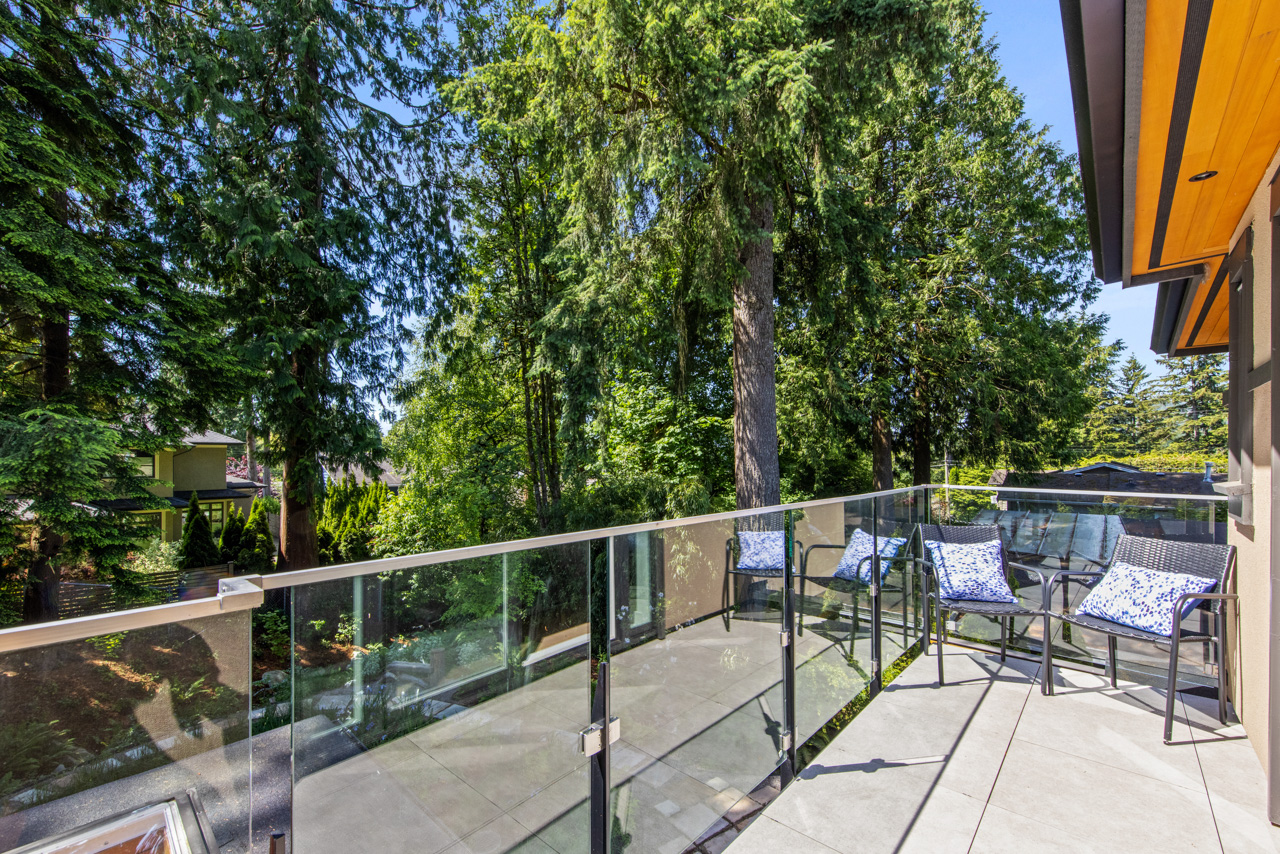 939 Clements Ave, North Vancouver 56