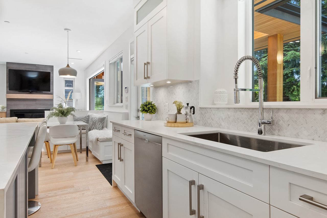 939 Clements Ave, North Vancouver 23