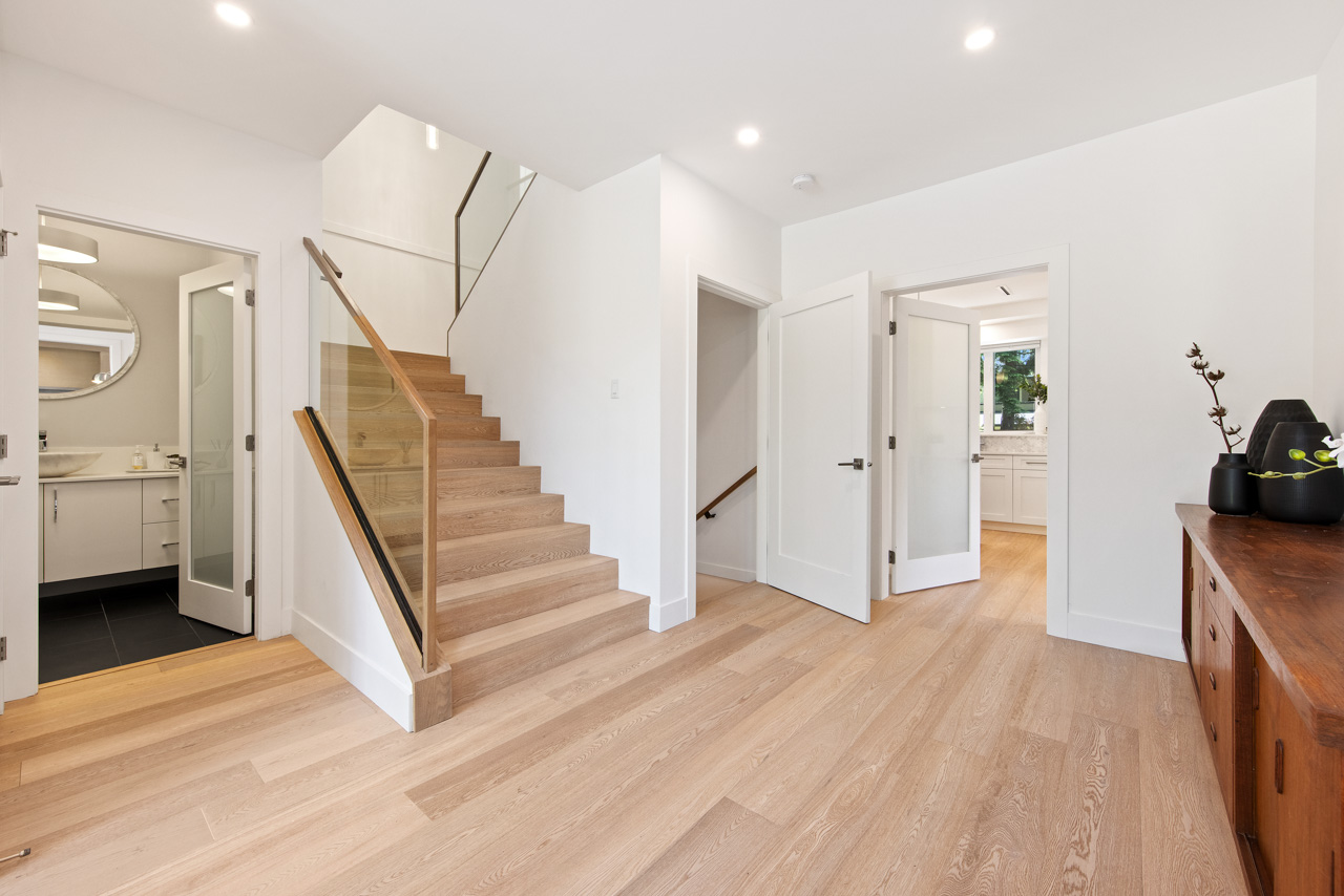 939 Clements Ave, North Vancouver 39