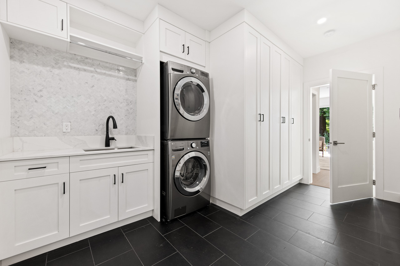 939 Clements Ave, North Vancouver 34