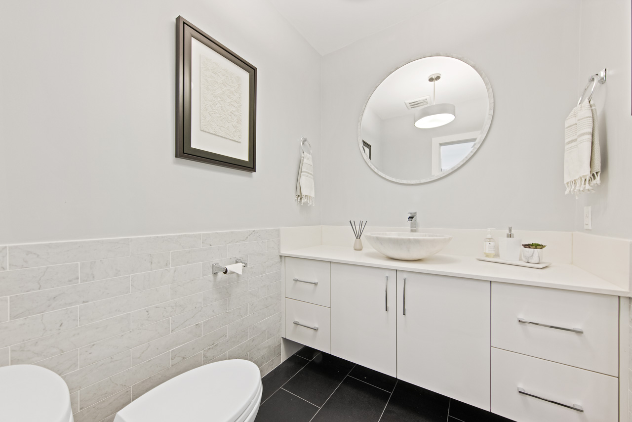 939 Clements Ave, North Vancouver 68