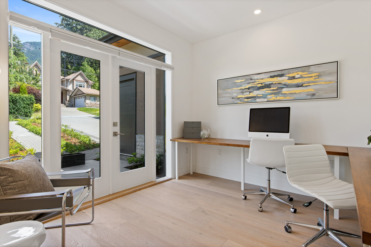 939 Clements Ave, North Vancouver 38