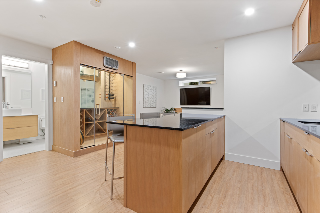 939 Clements Ave, North Vancouver 74