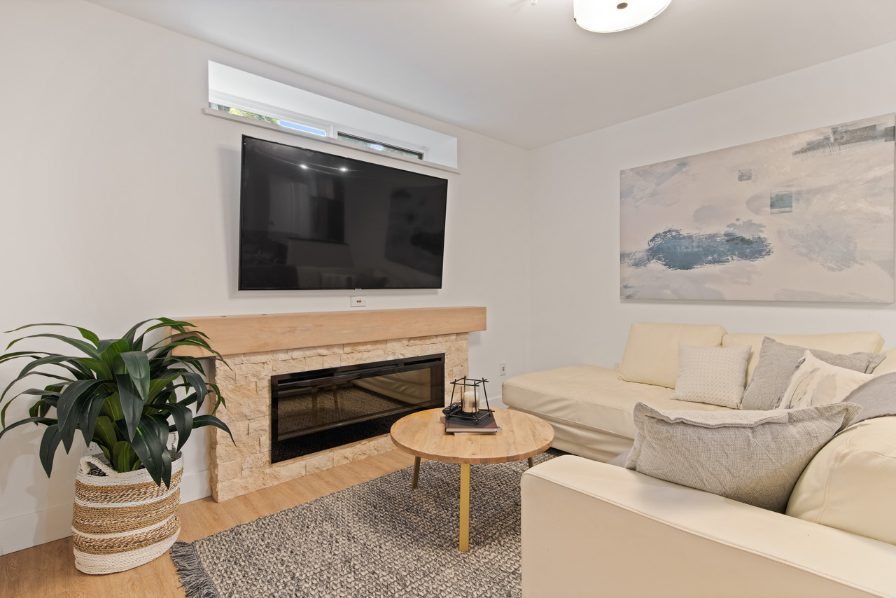 939 Clements Ave, North Vancouver 76