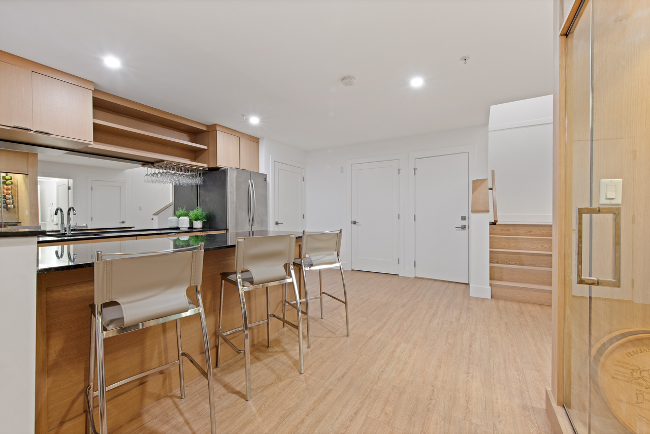 939 Clements Ave, North Vancouver 80