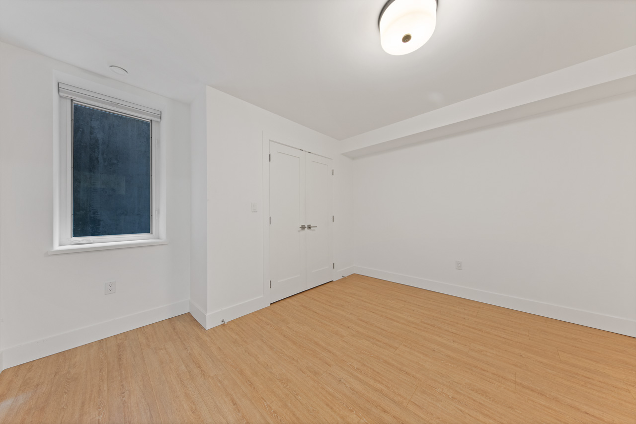 939 Clements Ave, North Vancouver 84