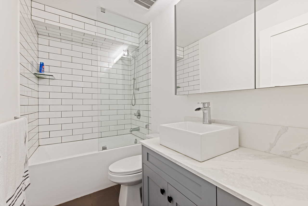 939 Clements Ave, North Vancouver 79