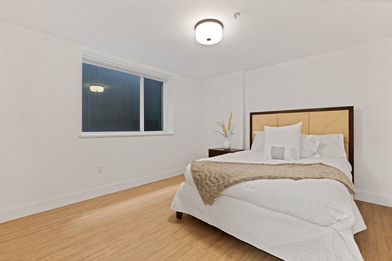939 Clements Ave, North Vancouver 82