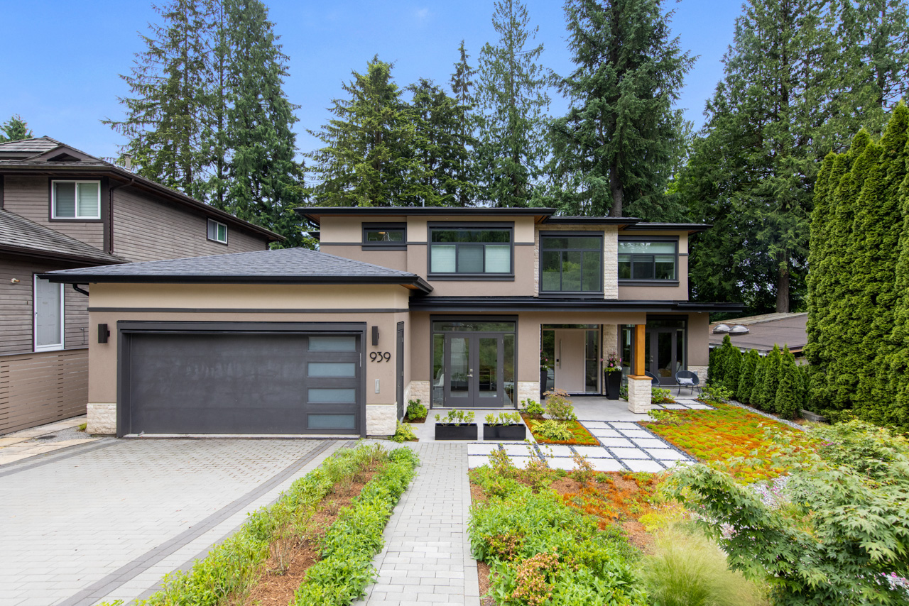 939 Clements Ave, North Vancouver 89