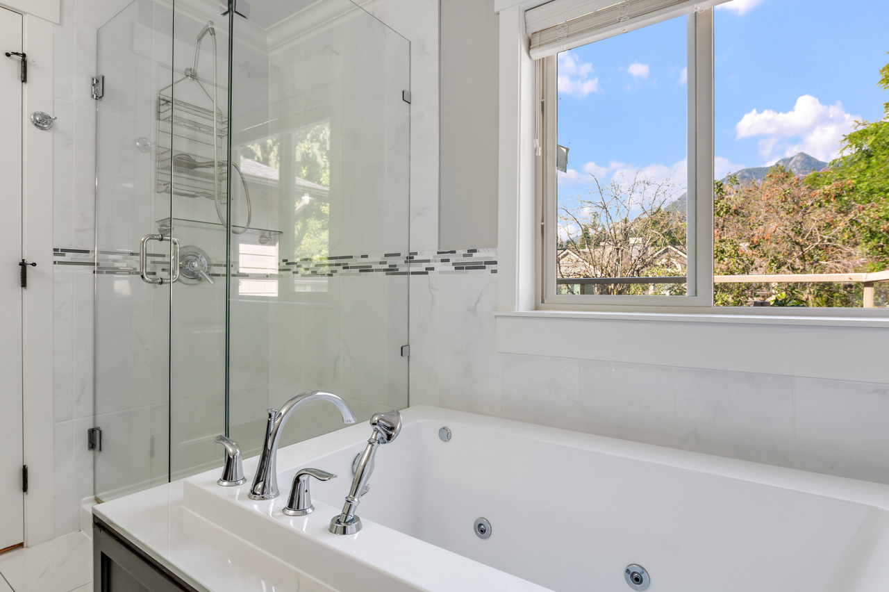 1098 Canyon Boulevard, North Vancouver 33