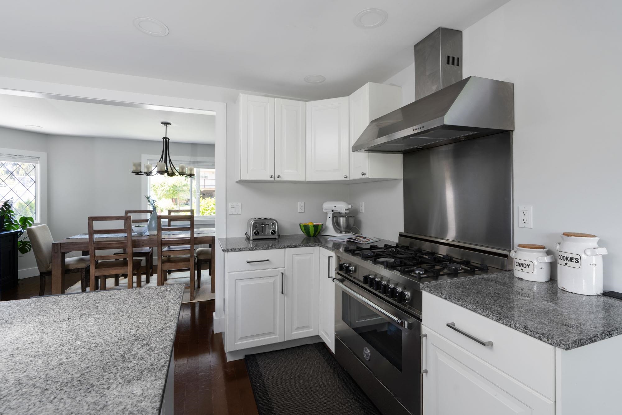 2704 Ailsa Crescent 12