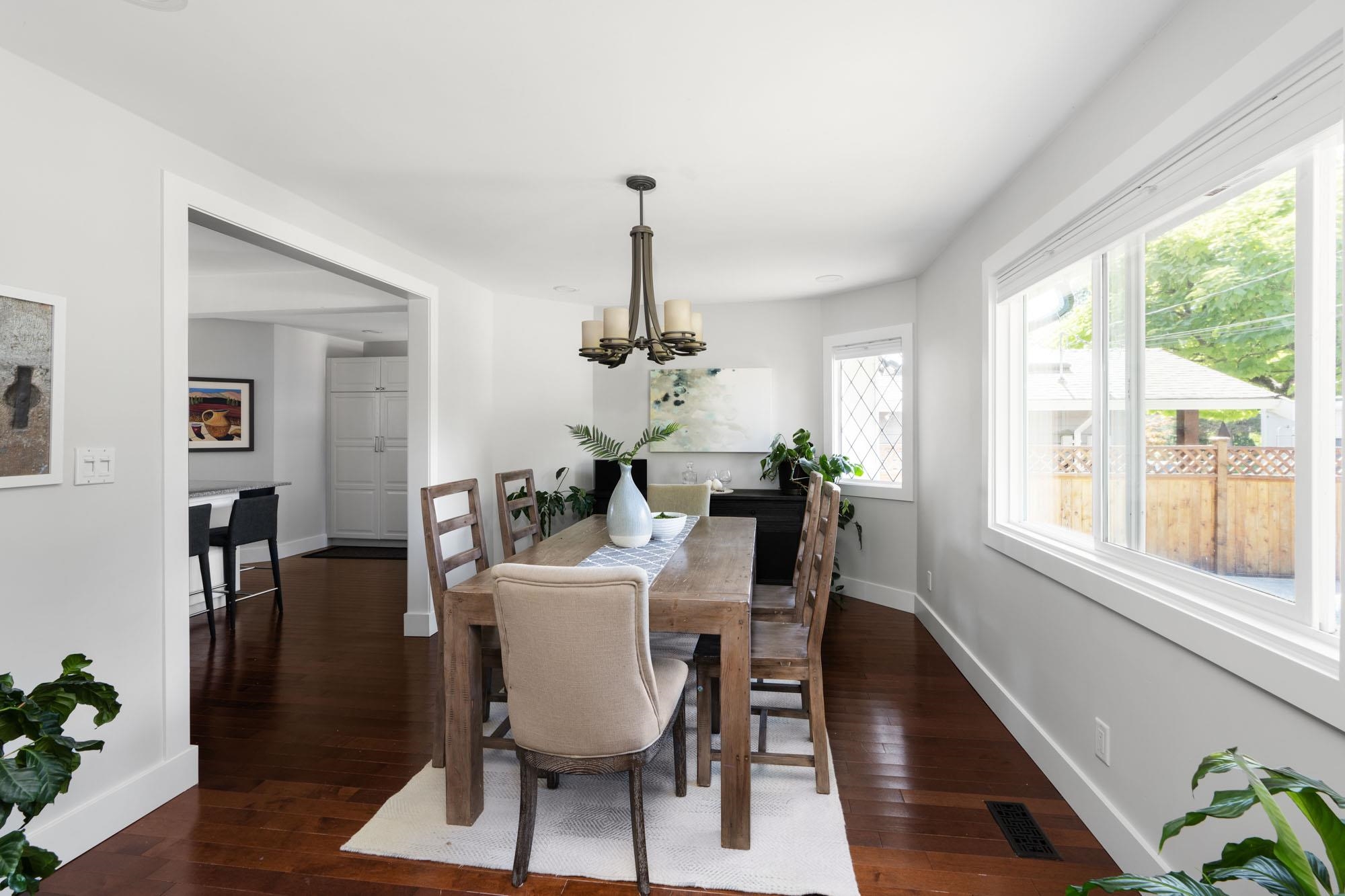 2704 Ailsa Crescent 14