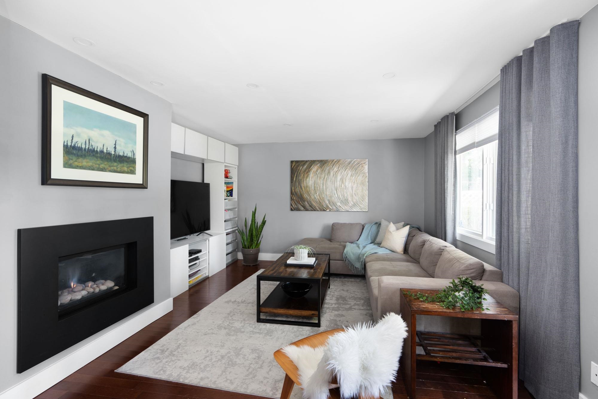 2704 Ailsa Crescent 15