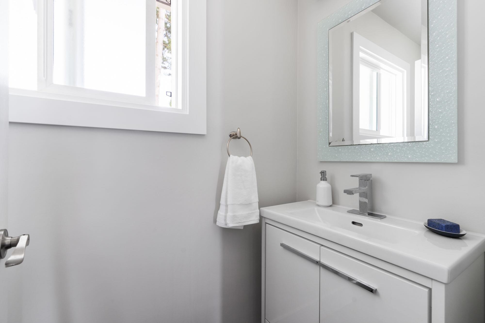 2704 Ailsa Crescent 18