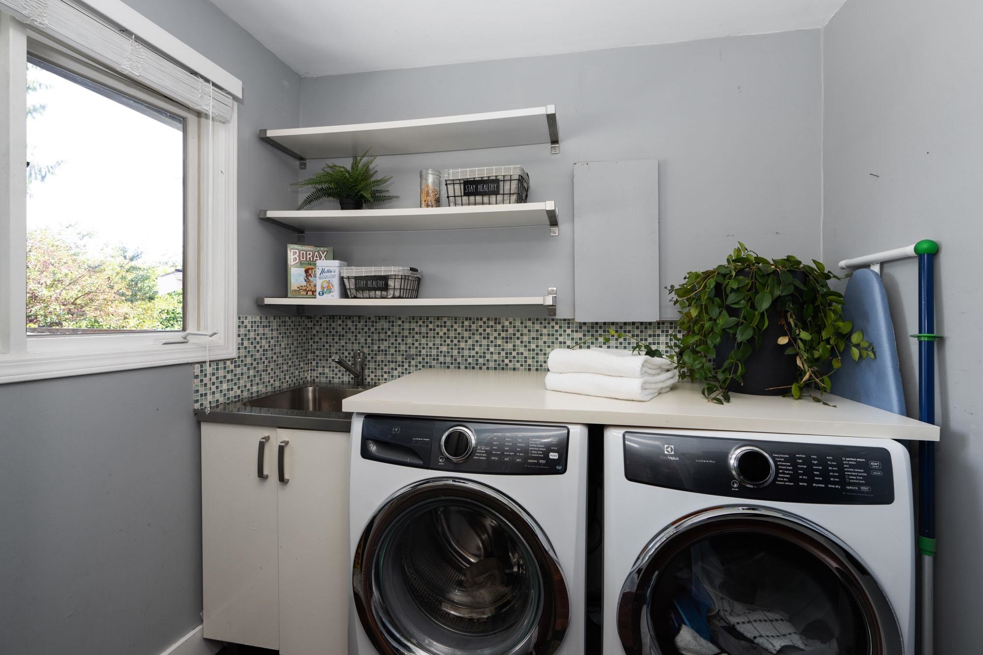 2704 Ailsa Crescent 19