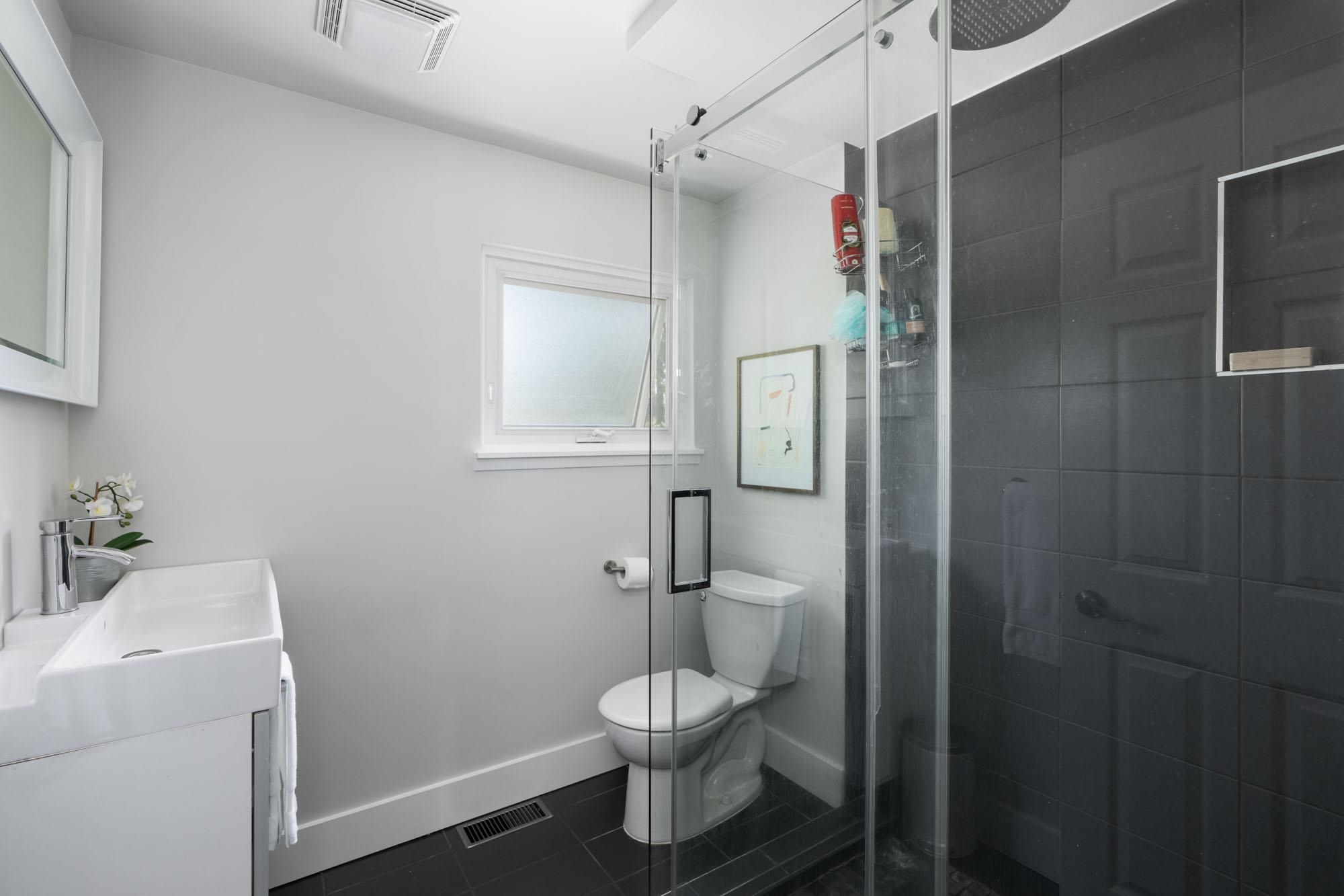 2704 Ailsa Crescent 22