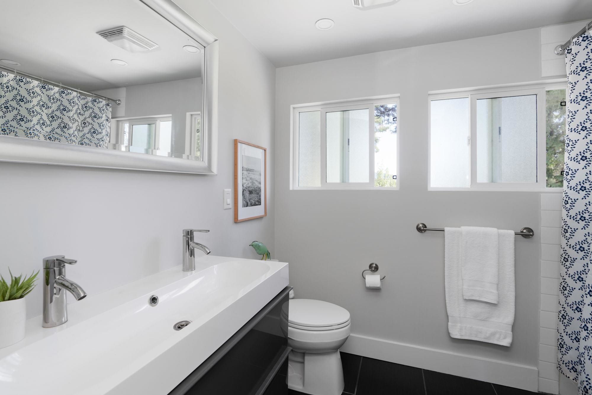2704 Ailsa Crescent 26