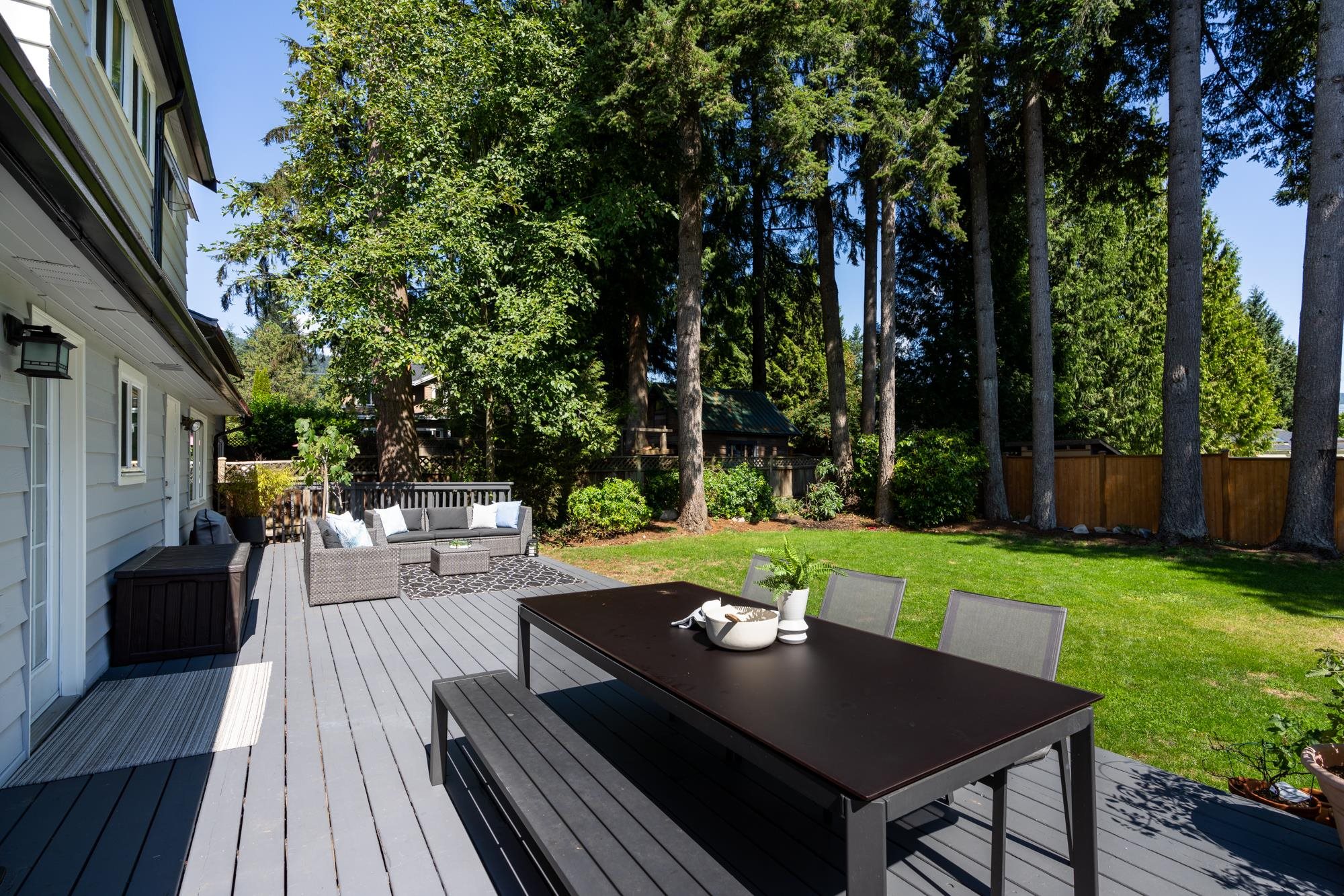 2704 Ailsa Crescent 28