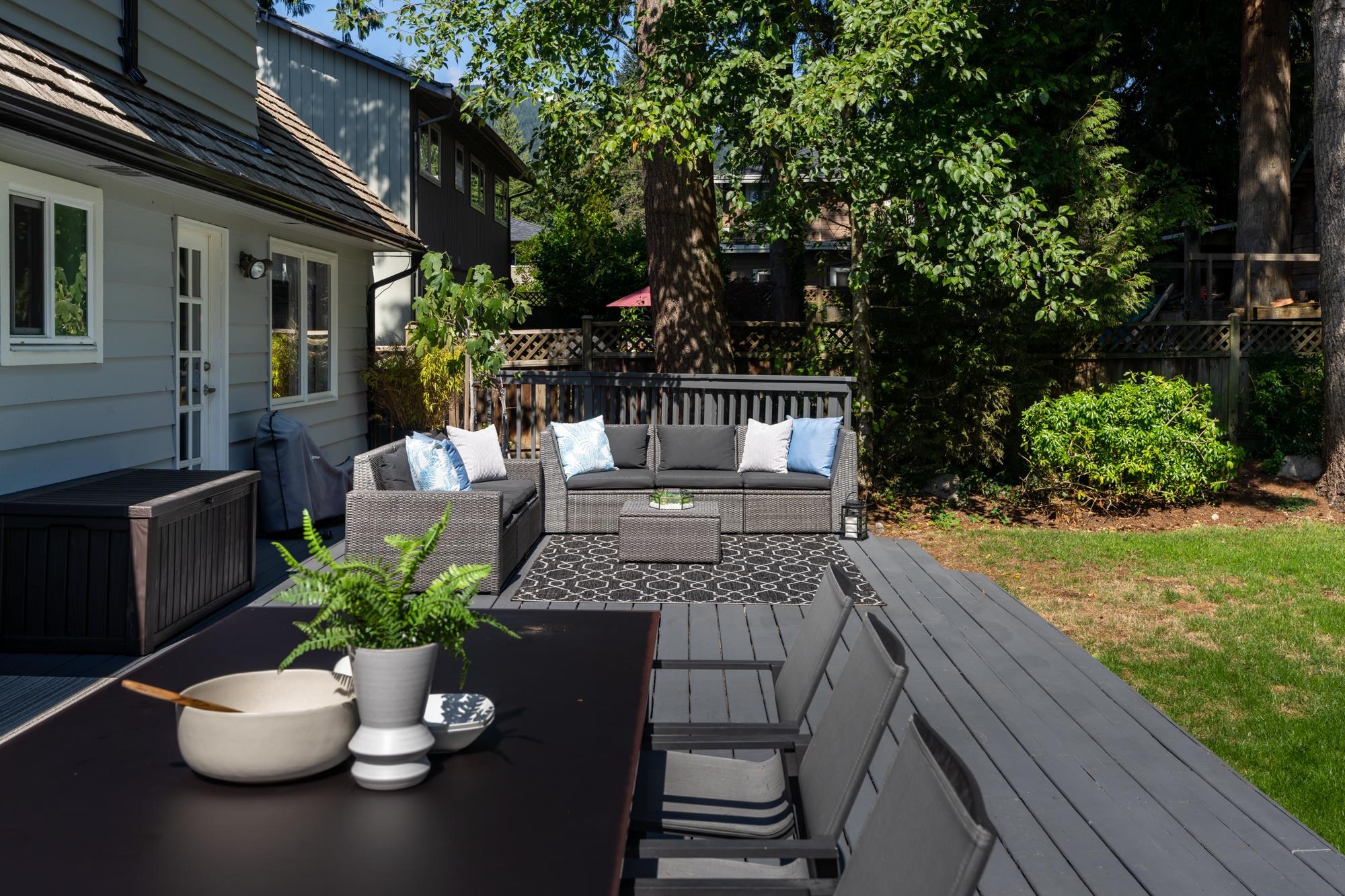 2704 Ailsa Crescent 30