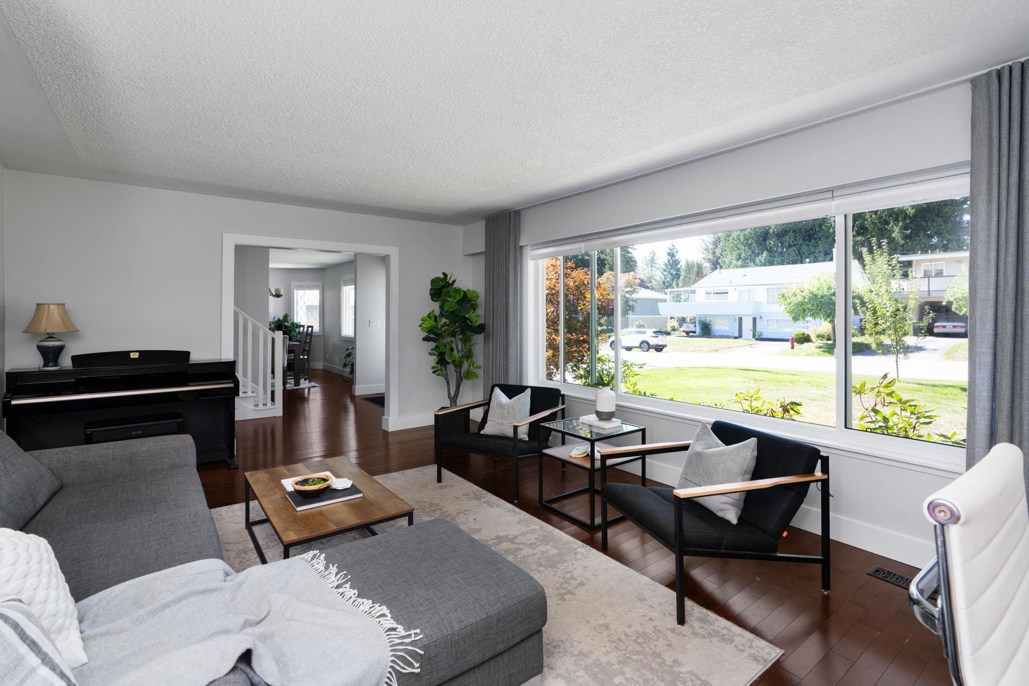 2704 Ailsa Crescent 5