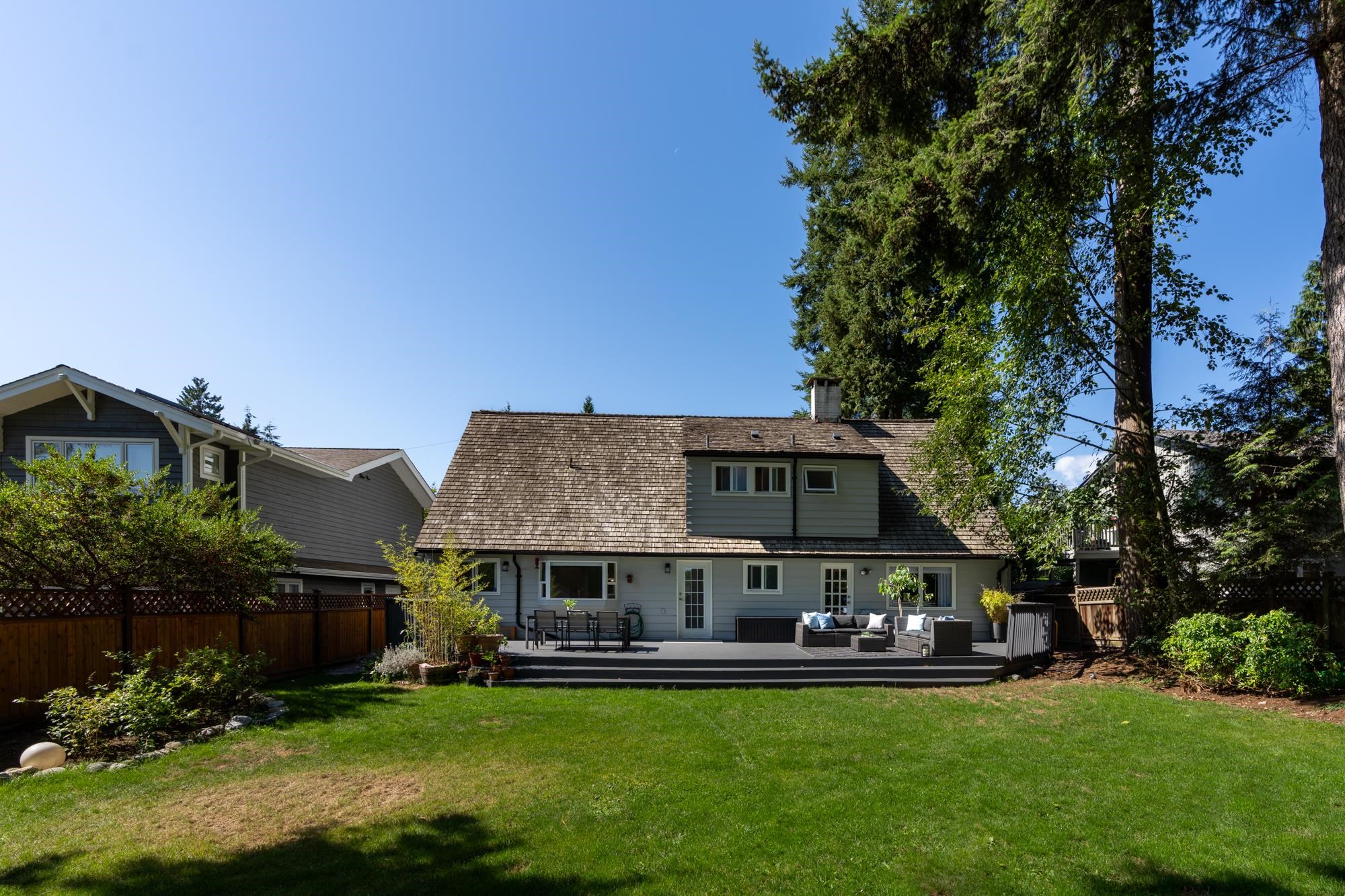 2704 Ailsa Crescent 32