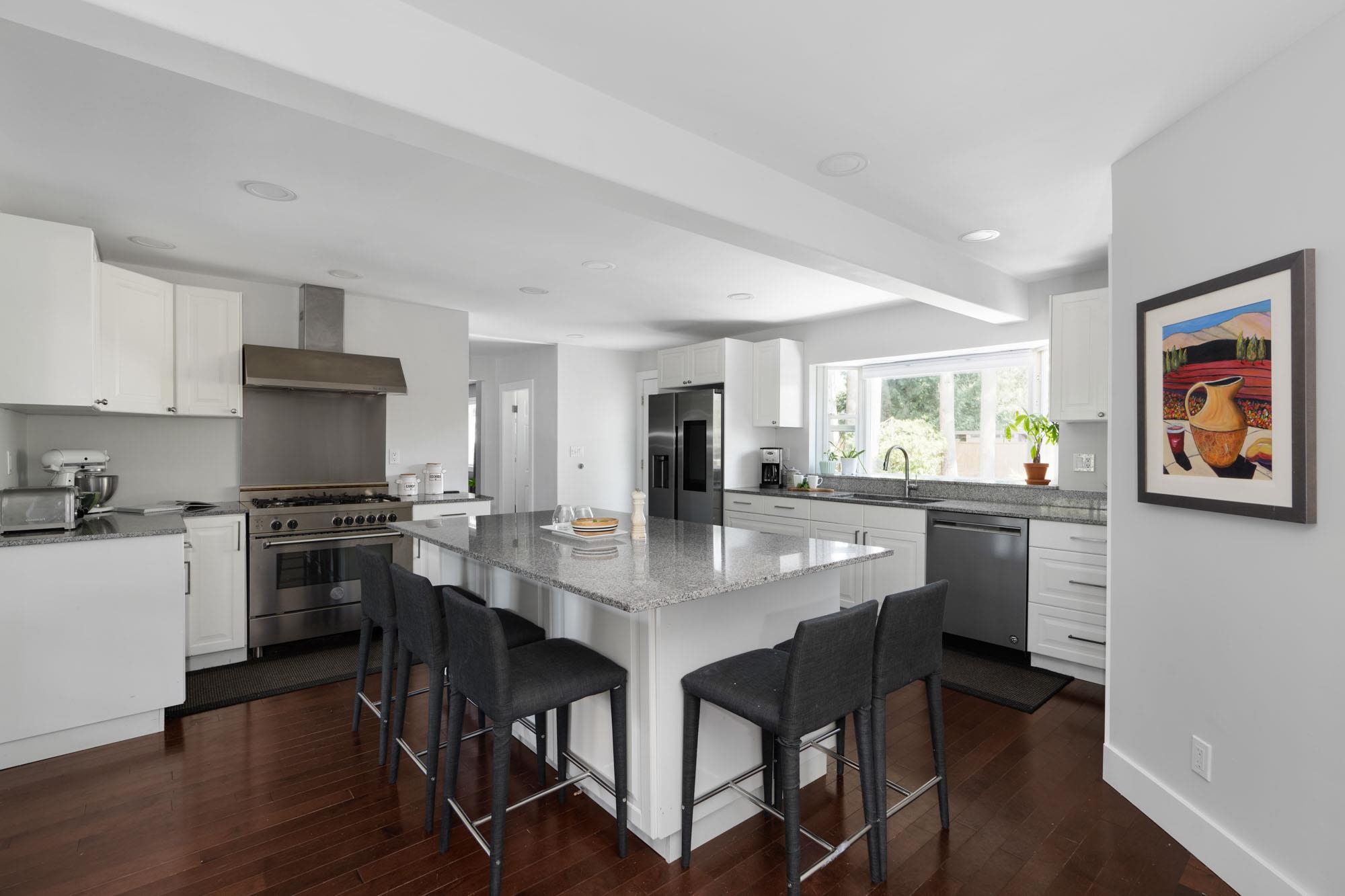 2704 Ailsa Crescent 9