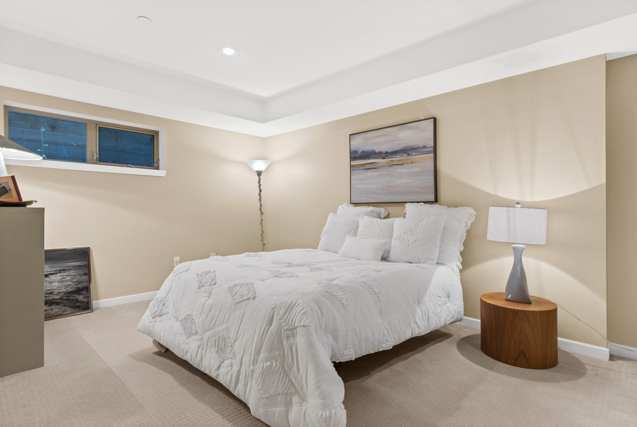 #6 - 3750 Edgemont Boulevard 25